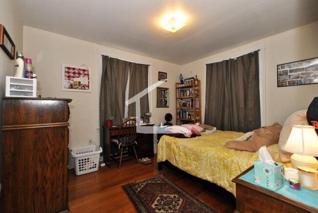 Photo - NIce 4 bed in Washington Square