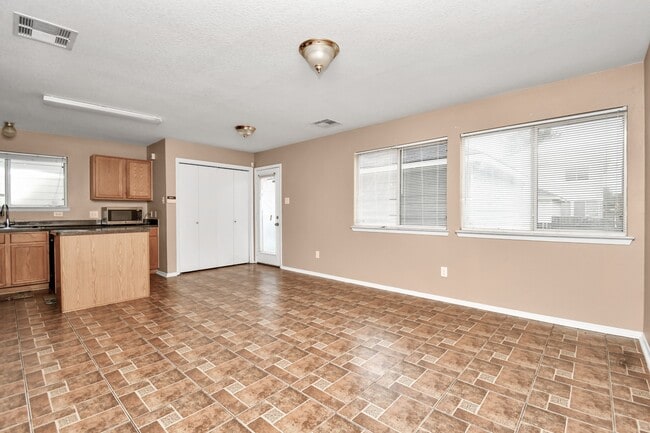 Building Photo - 6329 Settlers Square Ln