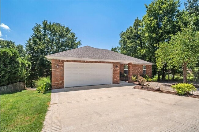 Photo - 99 Buckingham Dr