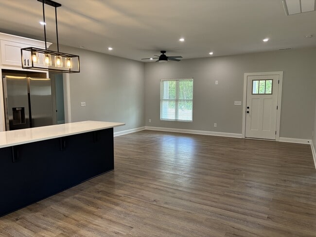 Photo - 718 S Pleasant Coates Rd