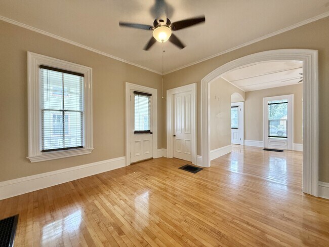 242 W Main St