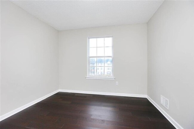 Photo - 155 Darwin Ln
