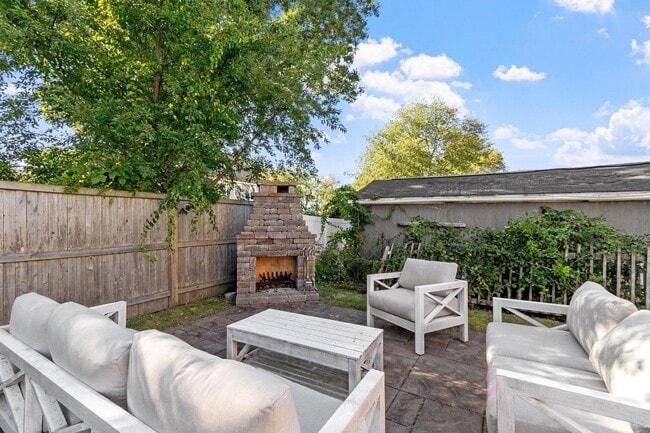 103 Allan St