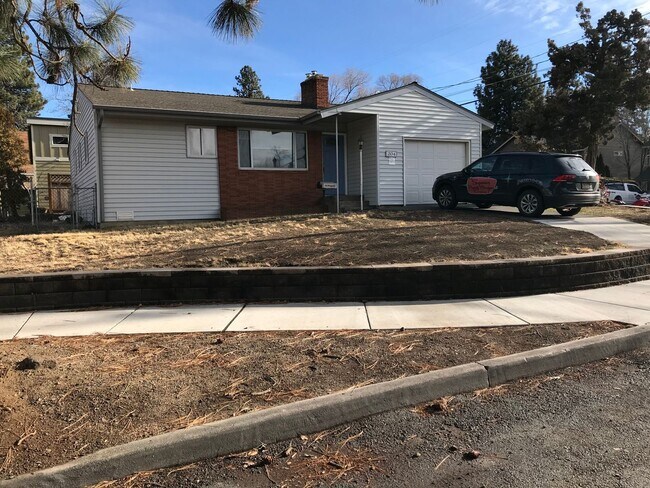 Wonderful Single Level Updated home with A/C! - Wonderful Single Level Updated home with A/C!