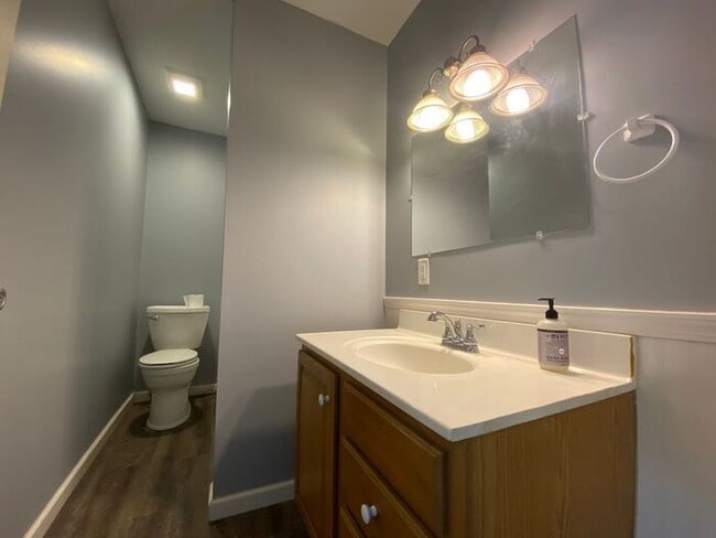 Photo - 1 bedroom MAIN floor apartment in Niles