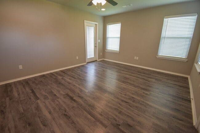 Photo - 820 Hindman Dr