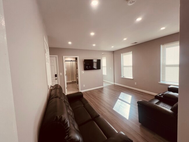 Photo - 77 Manville Rd Unit 3R