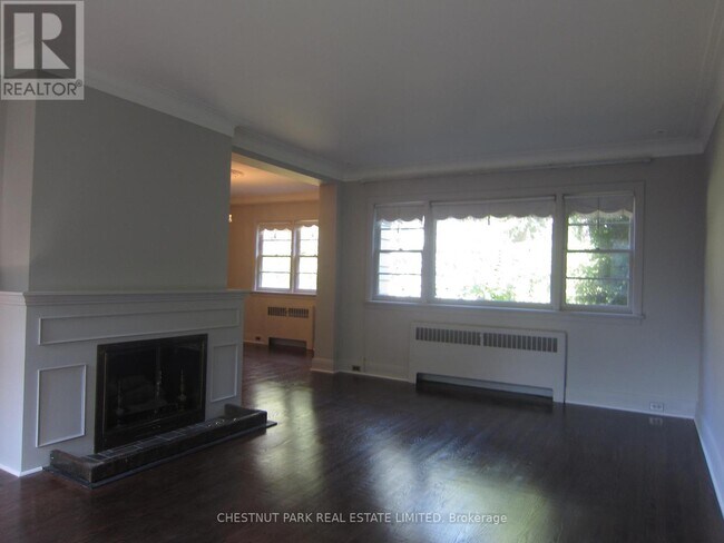 Photo - 180 Strathgowan Ave