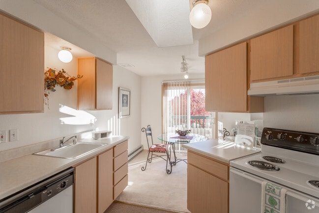 1BR, 1BA - 660 SF