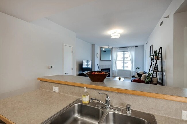 360 W Washington Ave Unit 713