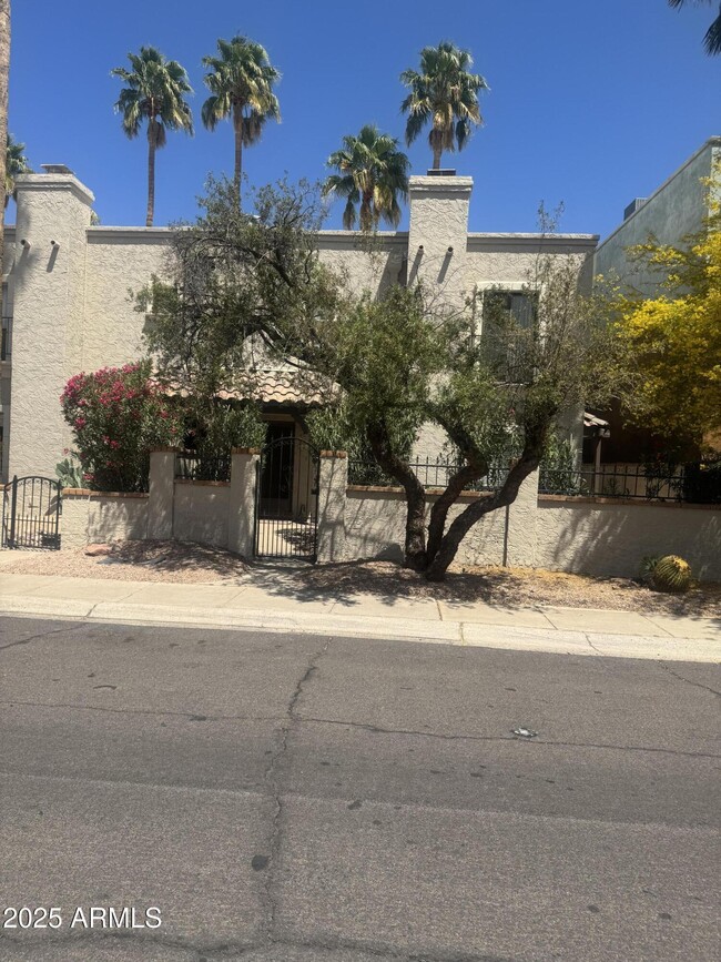 Photo - 4813 N 73rd St Townhome