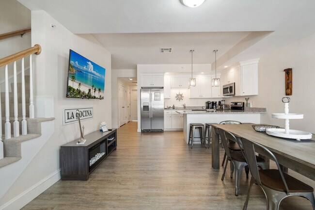 Photo - 128 Ashworth Ave Unit ID1333659P