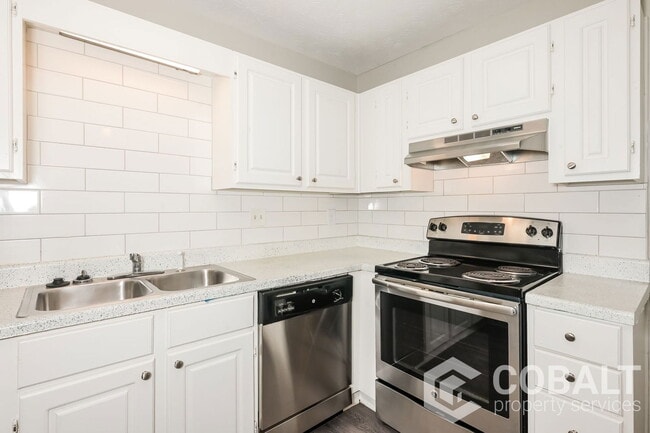 Building Photo - 416 Creekview Ct Rental