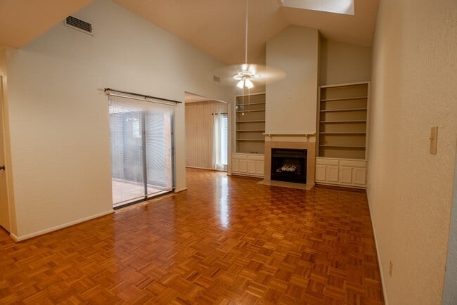 Photo - 1127 Lois St