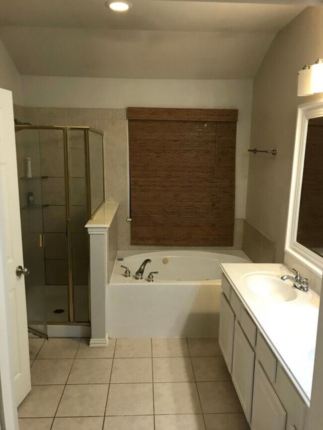 Photo - 4843 Kingsway Dr