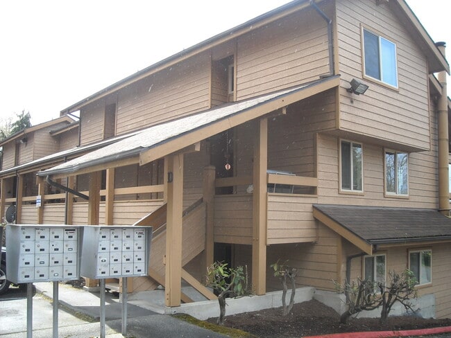 Building Photo - Loft Style Condo in Well-Maintained Commun... Unit D201