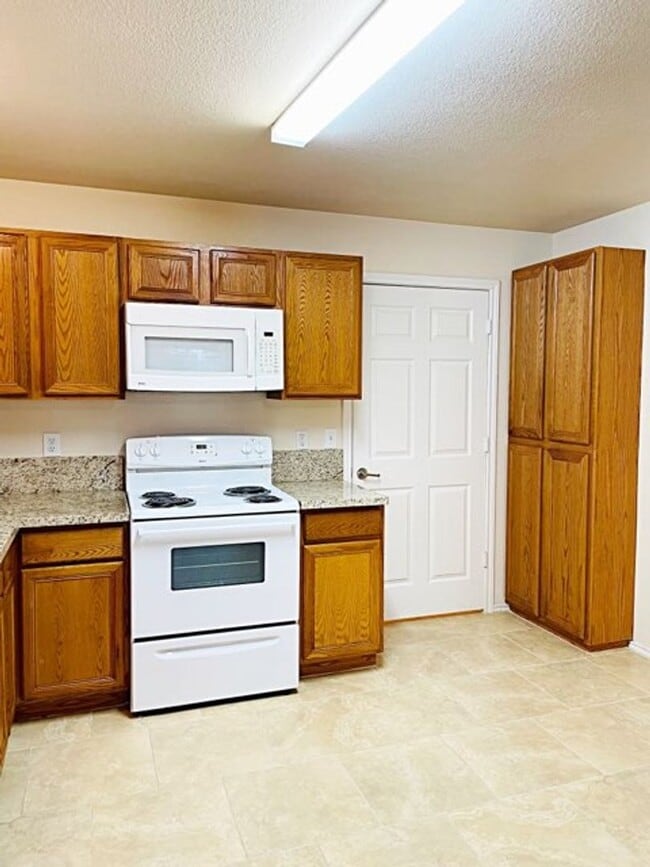 Photo - 2235 Toledo St