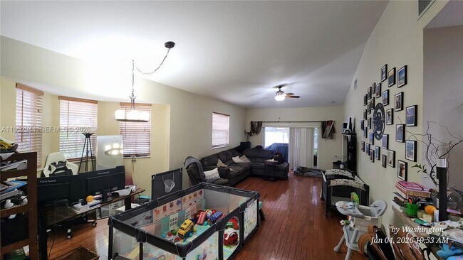 Photo - 403 28th St W