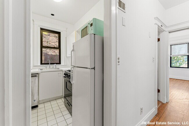 Photo - 39 Glenville Ave Unit 11