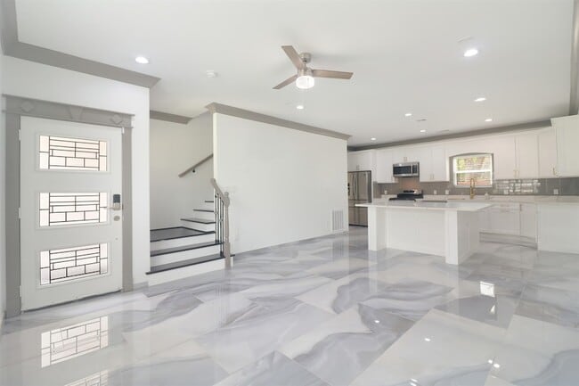 Photo - 621 N Nursery Rd