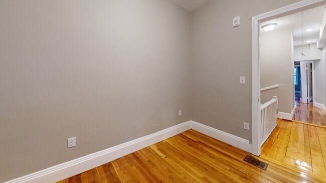 Photo - 96 Sheridan St Unit 3