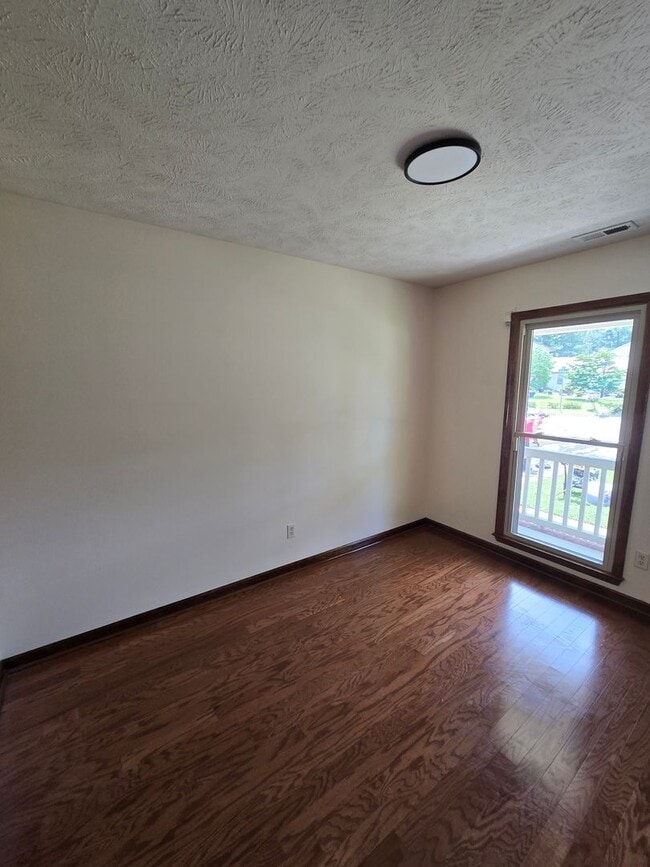 Photo - 7574 Beverly Dr