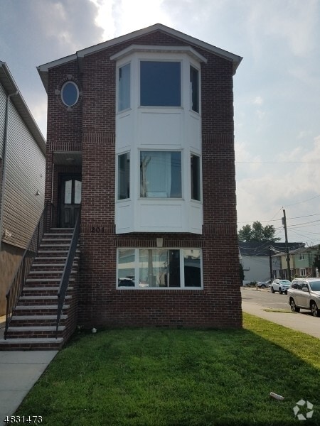 Building Photo - 201 Manor Ave Rental