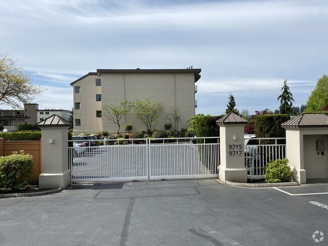Building Photo - 9715 NE Juanita Dr Unit 310B Rental