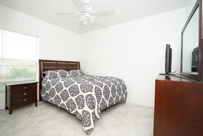 Photo - 112 SE 2nd Ave
