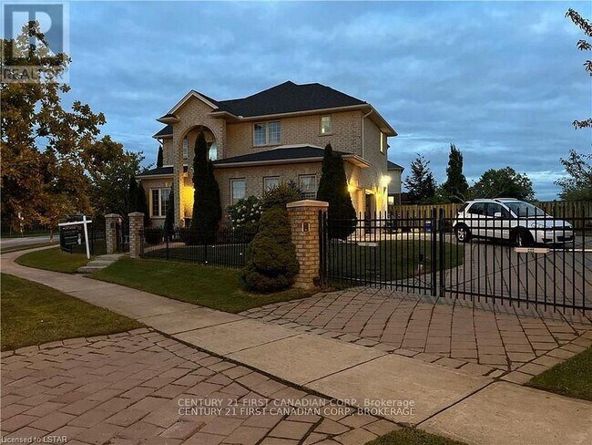 Photo - 2016 Beaverbrook Ave