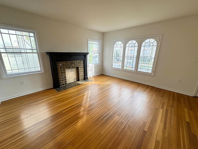 Photo - 5049 Franklin Ave