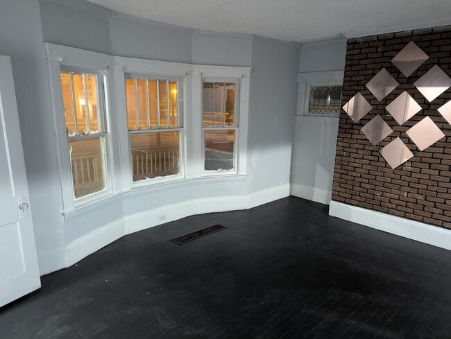 Building Photo - 1863 Noble Rd Unit 1