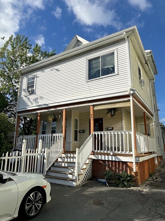 Building Photo - 701 Summer St Unit 1