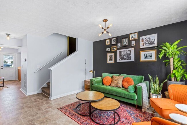 Photo - 1327 Hollenbeck Ln