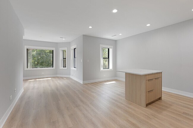 Photo - 1604 W Juneway Ter