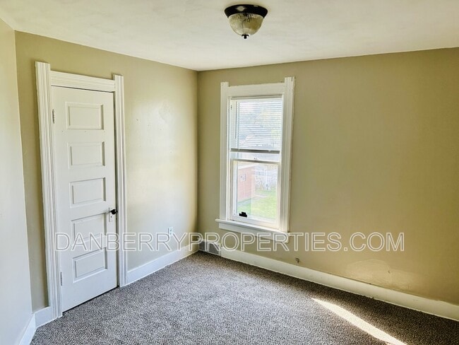 Photo - 457 Parker Ave Unit Upper