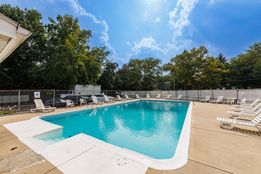 Reside 3031 Resident's Pool