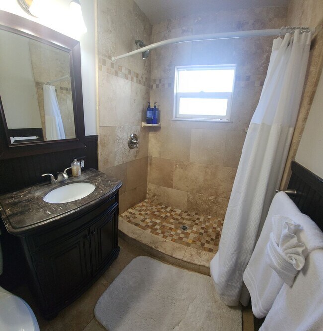 Photo - Islay Street  770-774 Unidad Islay 770