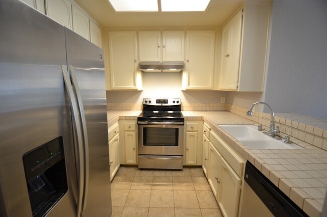 Photo - Spacious Bankers Hill 2/2 Condo! Walk to B...
