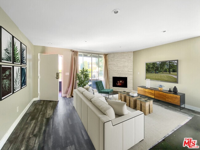 Building Photo - 1529 S Bundy Dr Rental