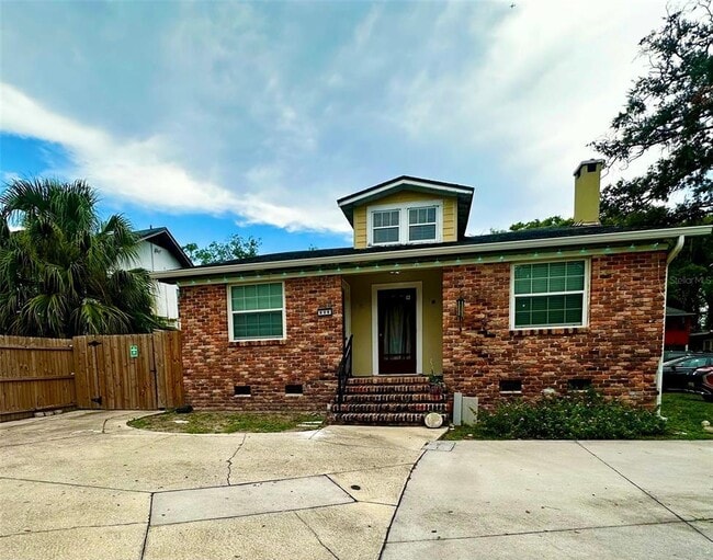 Building Photo - 606 Lake Dot Cir Unit C