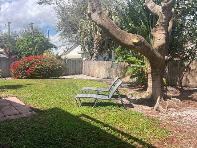 Photo - 541 NE 47th St