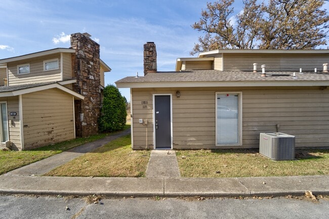 Photo - 13811 Turnberry Ln