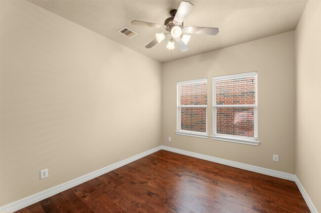 Building Photo - 1716 Aden Dr