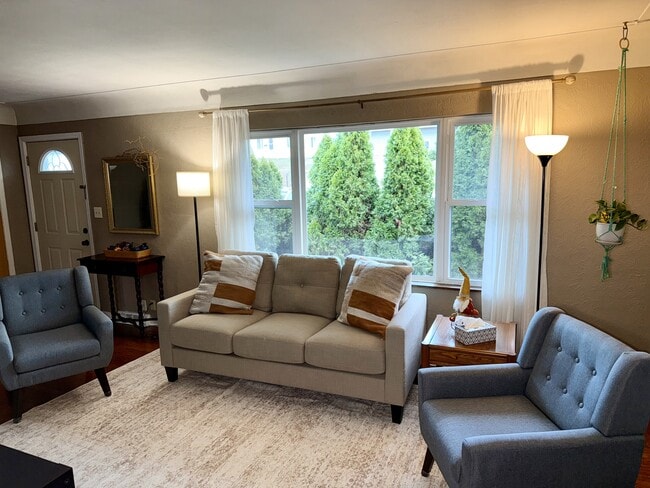 Building Photo - 541 34th St SE