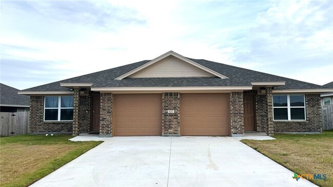 Building Photo - 127 Cameron Dr