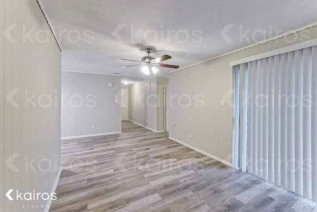 Photo - 914 W Pleasant Run Rd