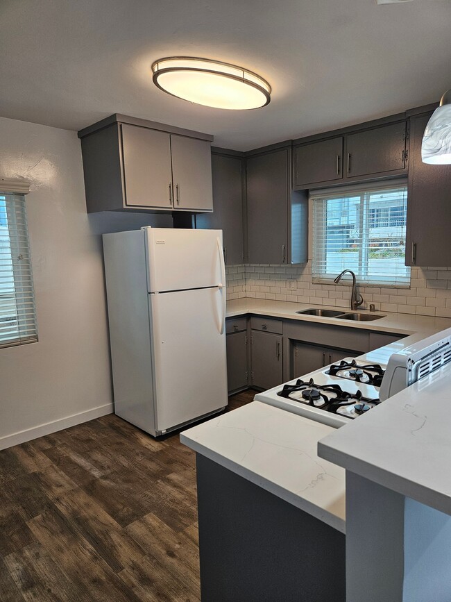Photo - 1035 W 12th St