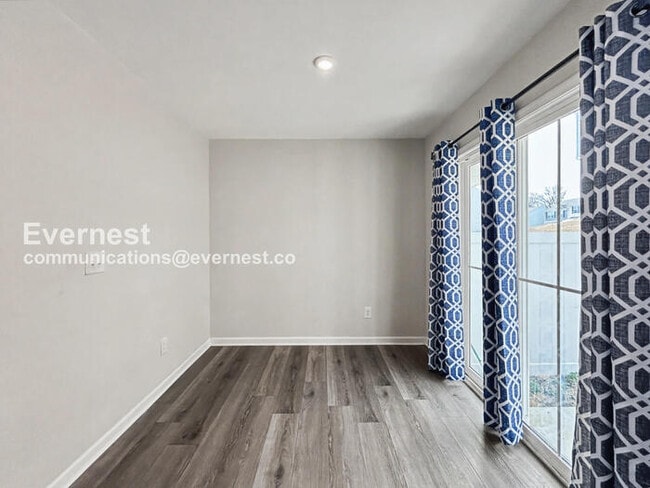 Photo - 3 Bed, 2.5 Bath Townhome with Fenced Yard / Pet-Friendly / Available Now