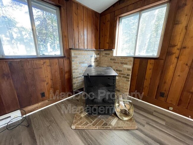 Photo - 900 Lakeview Pkwy